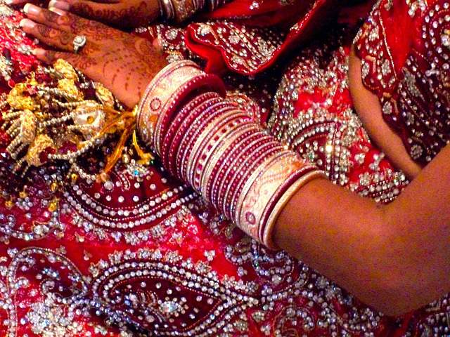 wedding-india-hindu-bride-jewelry