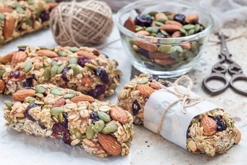 granola-energy-bars-with-figs-oatmeal-almond-dry