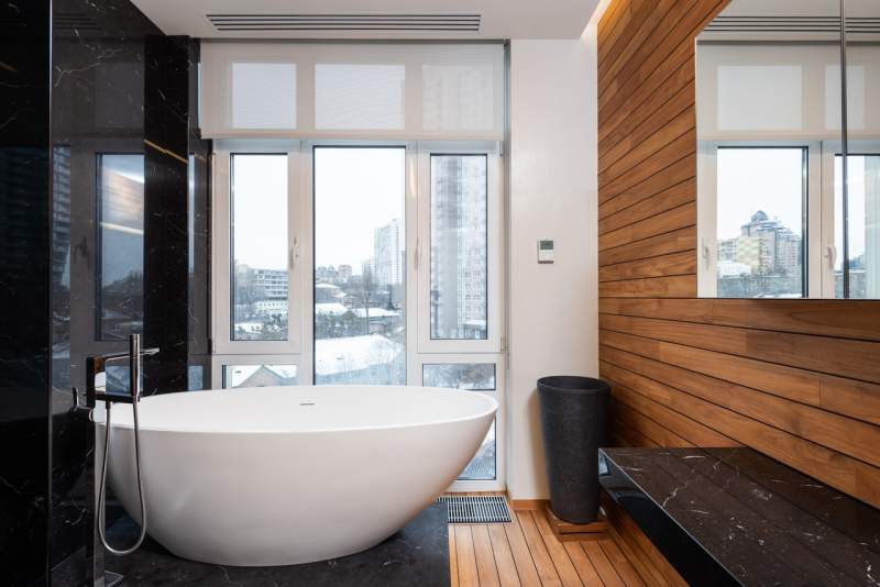 modern-bathroom-interior-with-panoramic-window