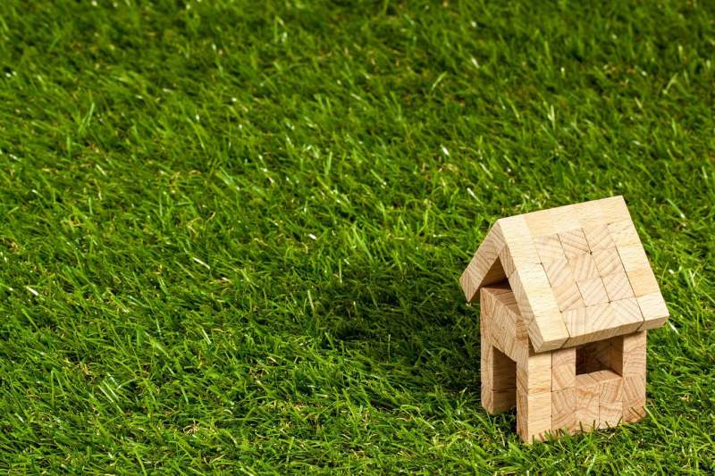 artificial-grass-house-wood