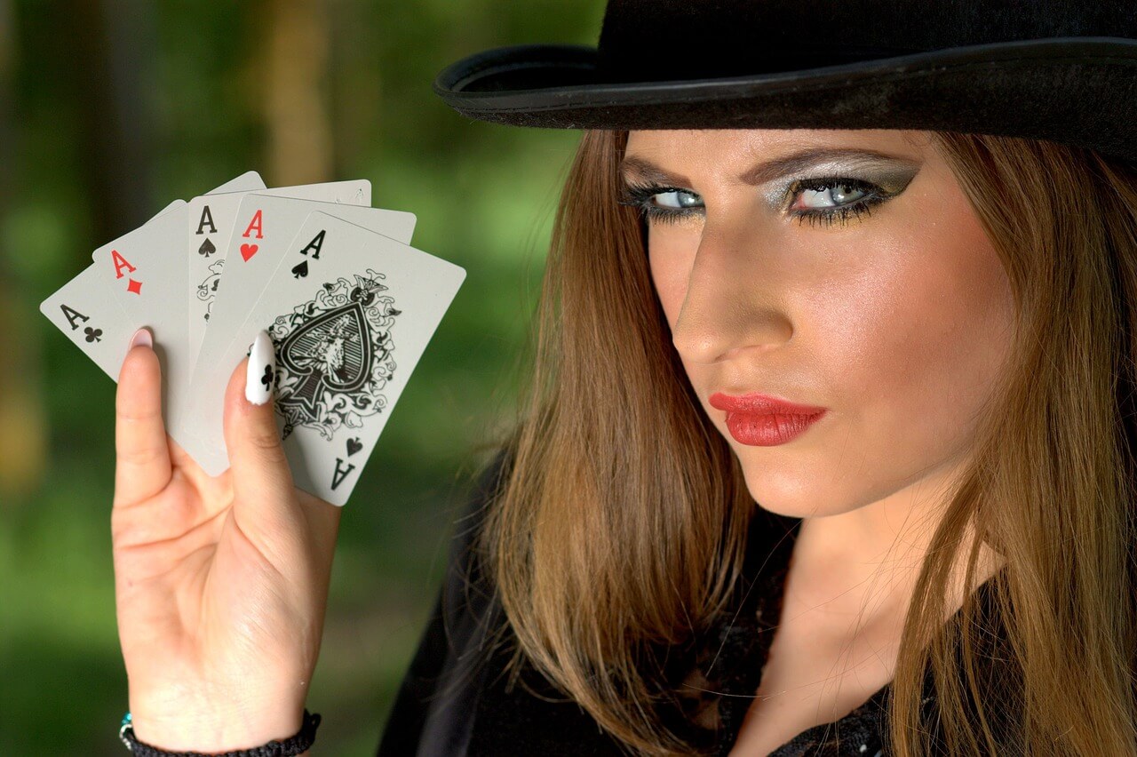 face-topper-playing-cards-luck